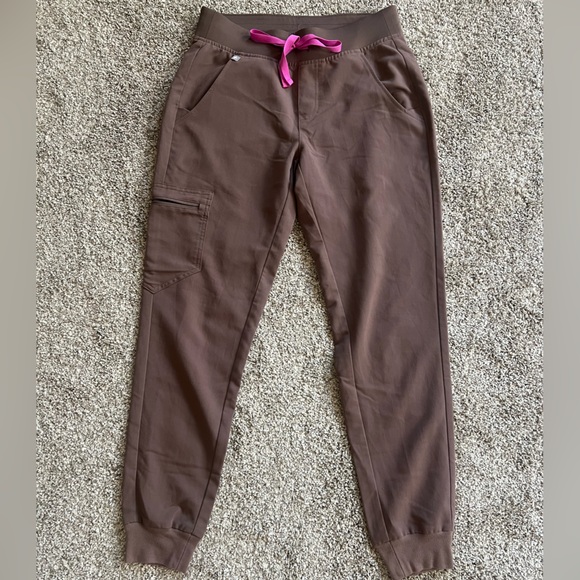 Figs Brown (Smokey Taupe) Scrub Set with Pink Drawstring - Picture 2 of 7